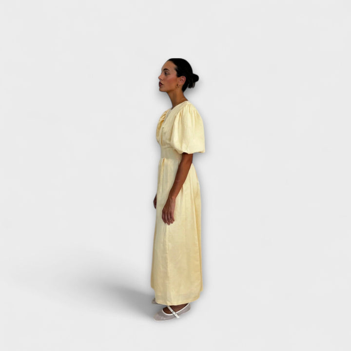 Rita - Buttergelbes Maxikleid mit luftigem Design