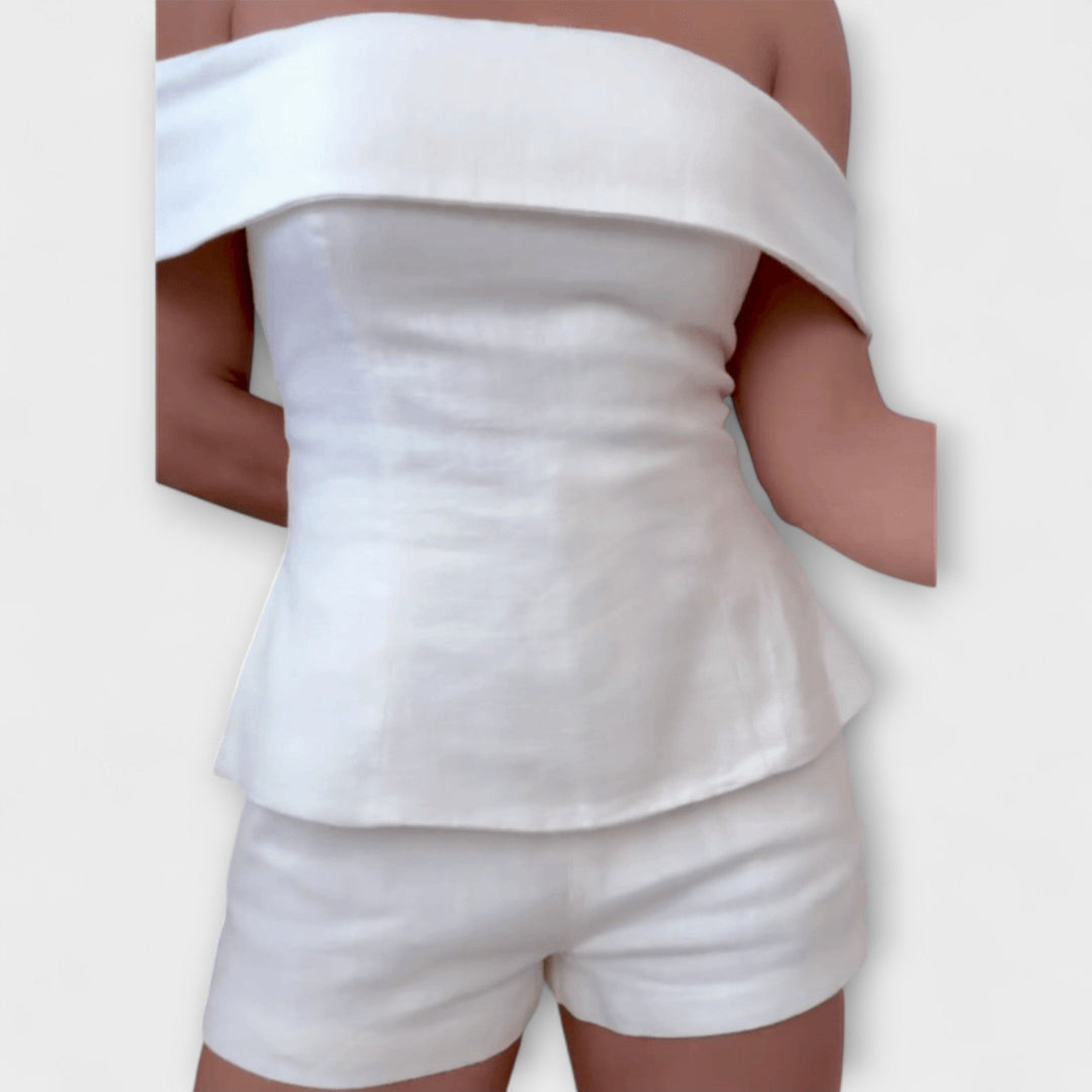 Fredrika – Weißes Freizeit-Ensemble mit Eleganz-Twist