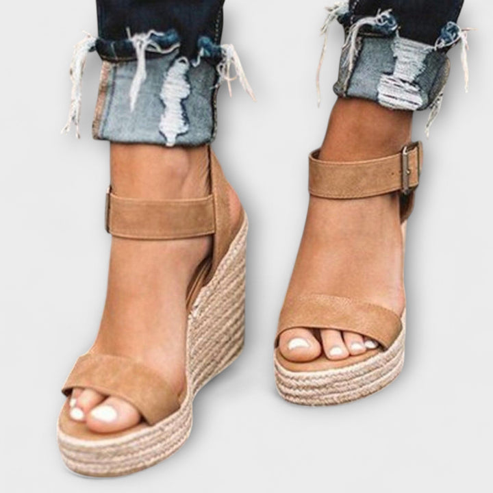 Benita - Stilvolle Damenschuhe mit Gürtel