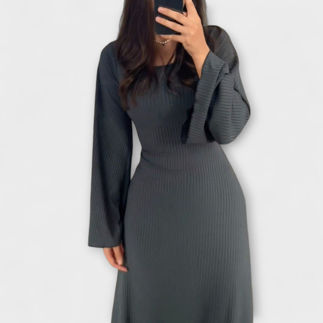 Frieda - Schickes Strickkleid mit Taillendetail