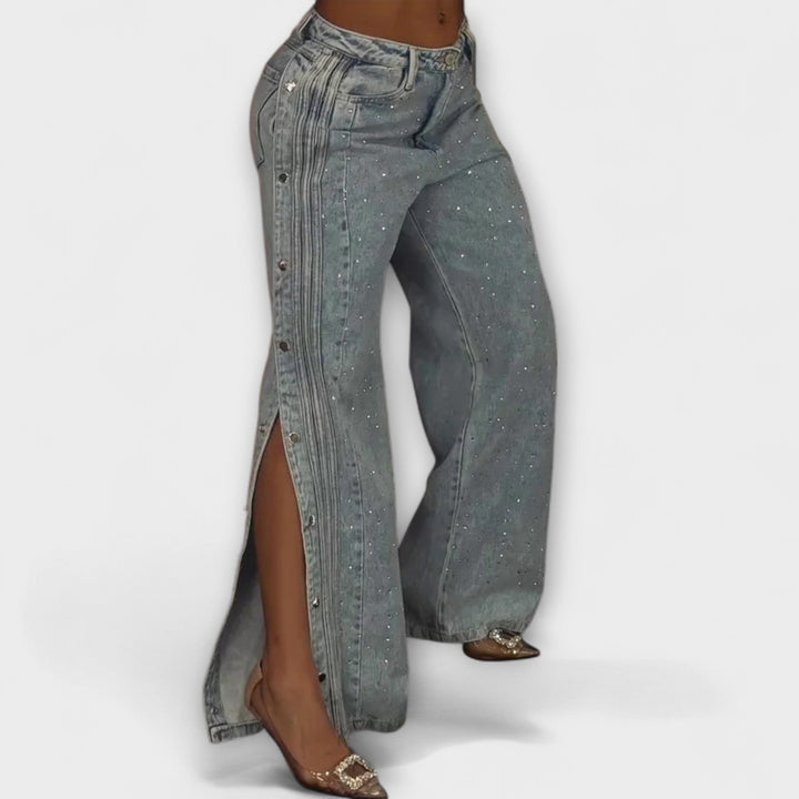Yara – High-Waisted Jeans Mit Strass Und Seitlichen Knopfdetails