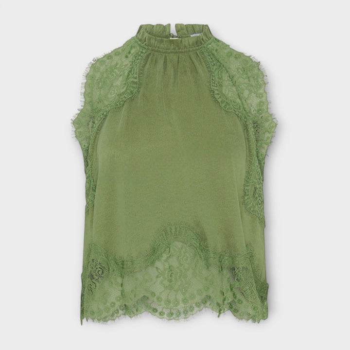 Fredrika – Satin-Set mit Spitzenakzenten und plissiertem Ausschnitt