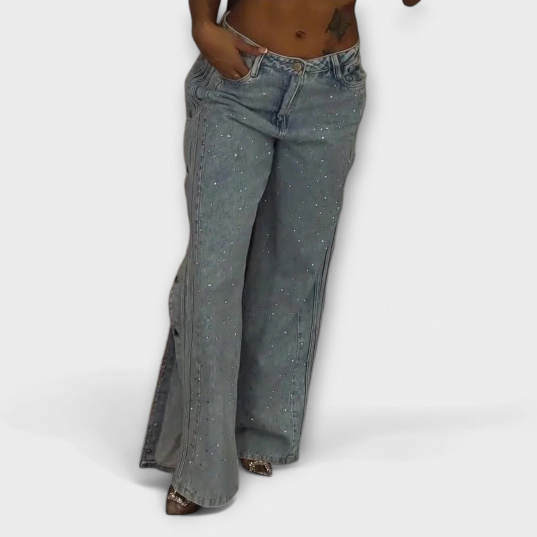 Yara – High-Waisted Jeans Mit Strass Und Seitlichen Knopfdetails