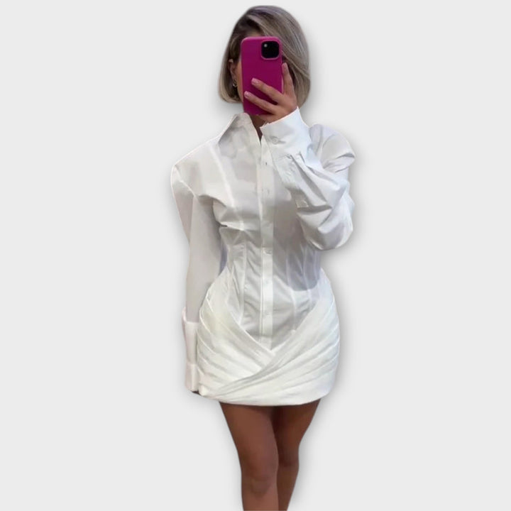 Maja - Langärmliges weißes plissiertes Hemdkleid