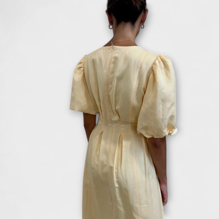 Rita - Buttergelbes Maxikleid mit luftigem Design