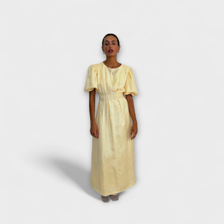 Rita - Buttergelbes Maxikleid mit luftigem Design