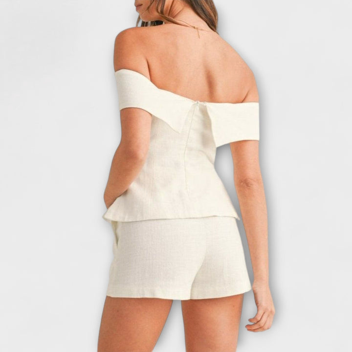 Fredrika – Weißes Freizeit-Ensemble mit Eleganz-Twist