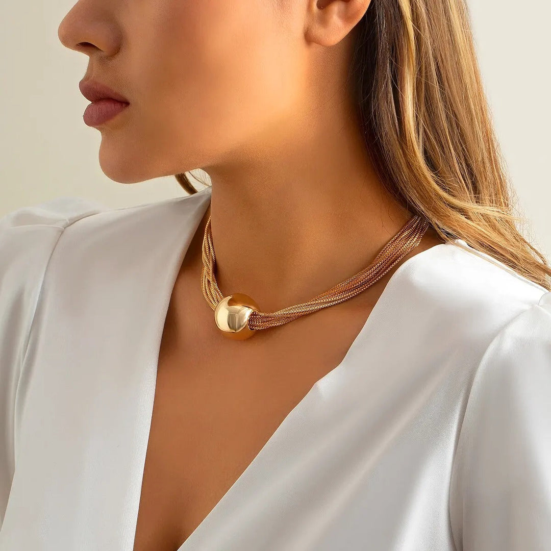 Ilse  - Elegante goldene Statement-Halskette