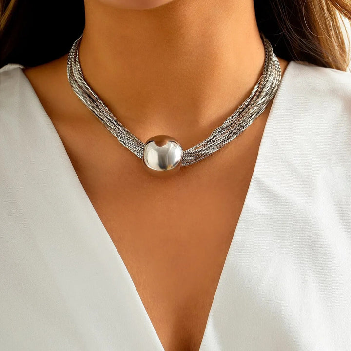 Ilse  - Elegante goldene Statement-Halskette